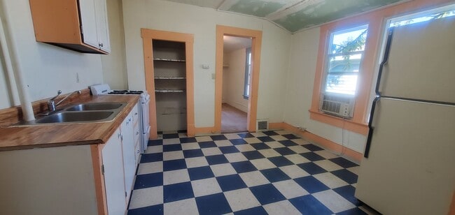 Building Photo - 1310 Grant St