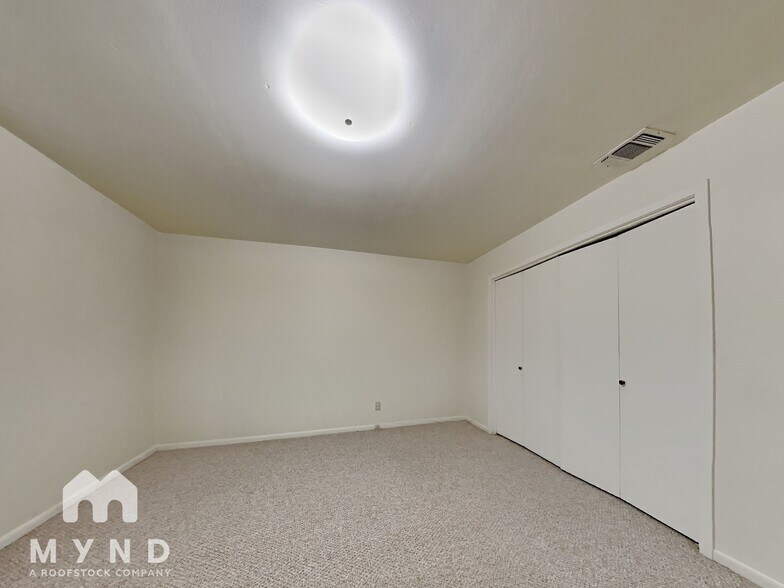 Building Photo - 1502 Maple St