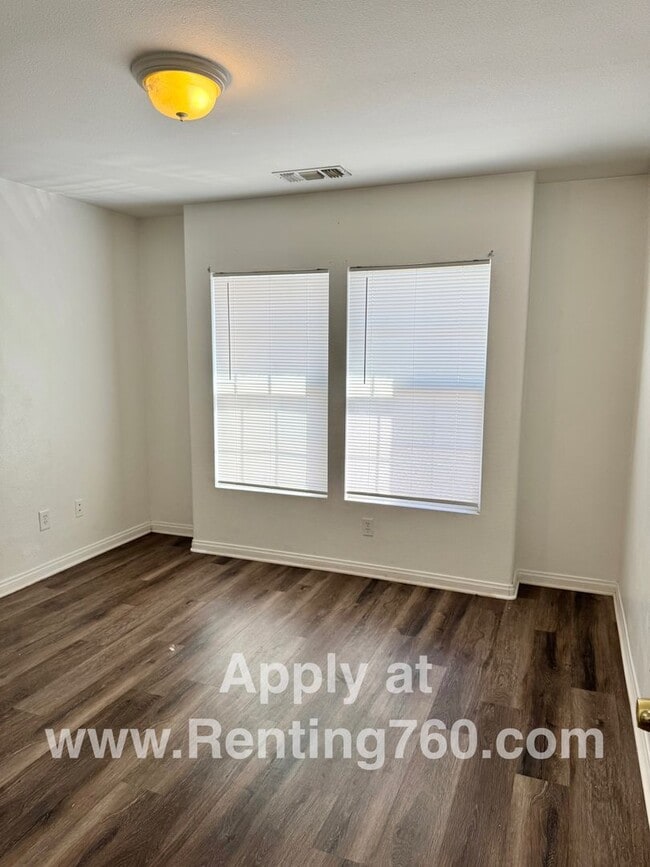 Building Photo - 3 Bed 2 Bath Home In Copper Hills!