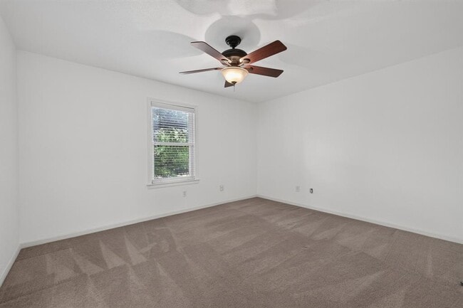 Building Photo - 1202 Knollpark Cir