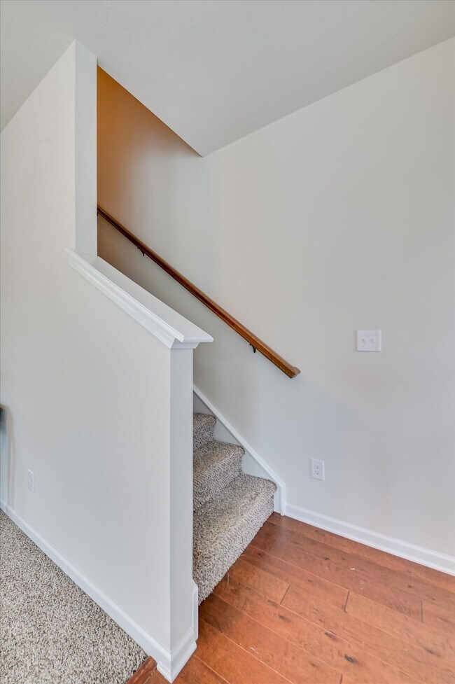 Building Photo - 880 Westlawn Dr