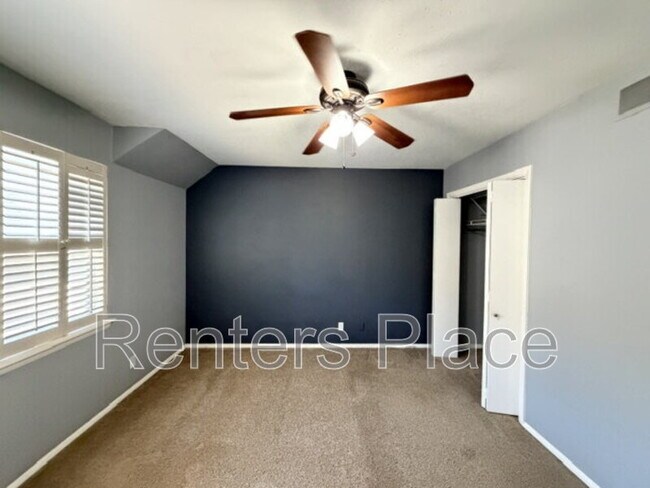 Building Photo - 2418 E 59th Ct