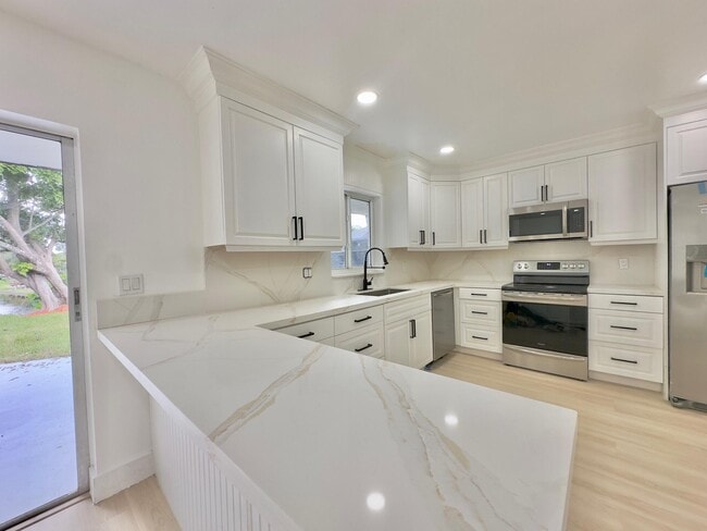 Building Photo - 6811 NW 32nd Ave