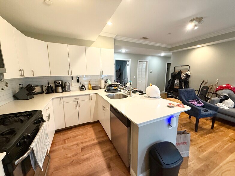 Building Photo - 17 Imrie Rd