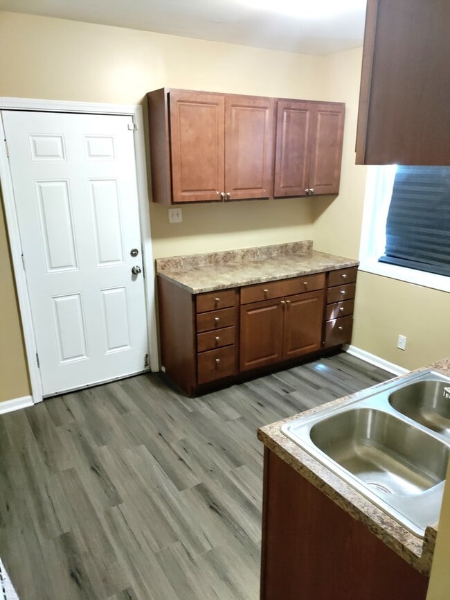 Building Photo - 7645 S Throop St