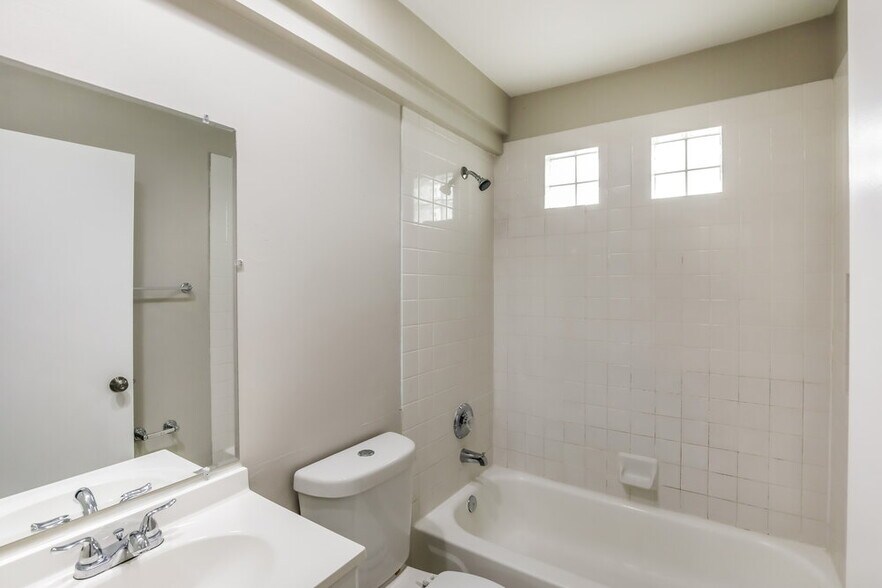Building Photo - 4792 NW 5th Pl