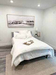 Building Photo - 585 Essex St