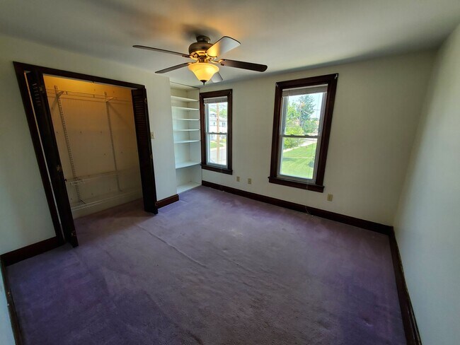 Building Photo - Pet friendly duplex w brand new kitchen & first floor LVP, basement, fenced yard, deck, near comm...