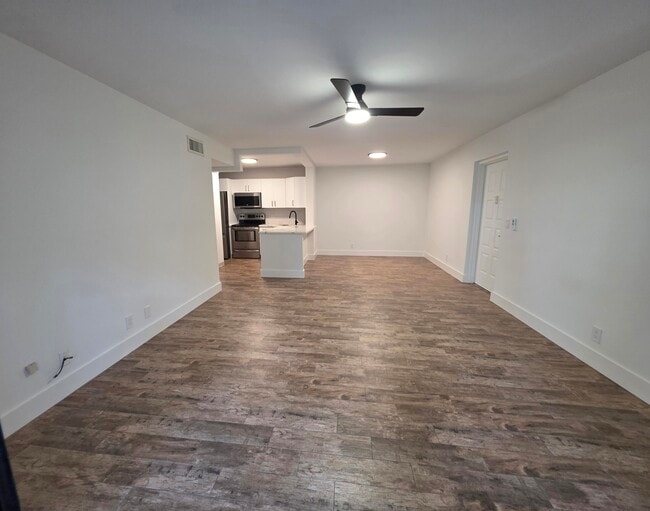 Building Photo - 209 Foxtail Dr