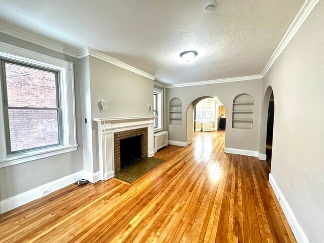 Building Photo - 577 Pleasant St