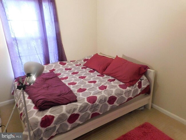 Building Photo - 337 Kirby St