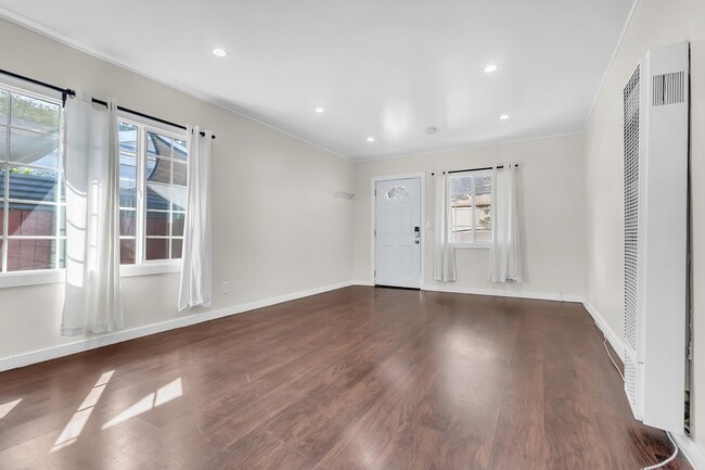 Building Photo - 2419 W 30th St