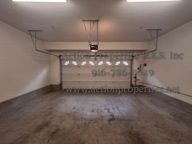 Building Photo - 2308 Las Palomas Loop