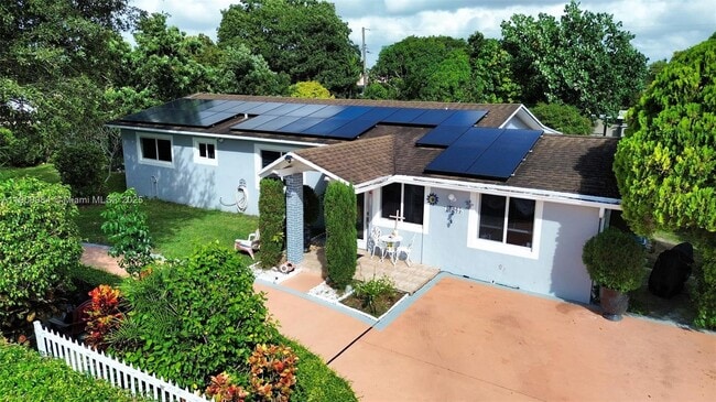 Building Photo - 10965 SW 116th St