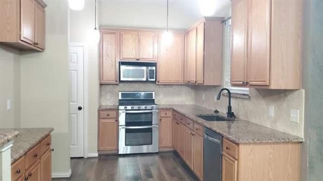 Building Photo - 2401 Eaton Dr