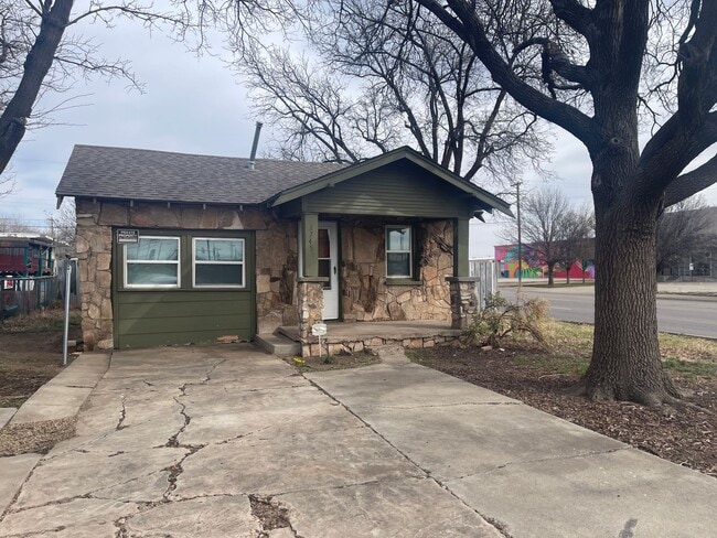 Primary Photo - 1745 SE 9th Ave