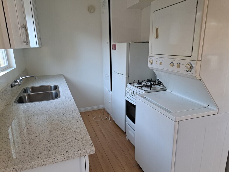 Building Photo - 630 Westbourne Dr