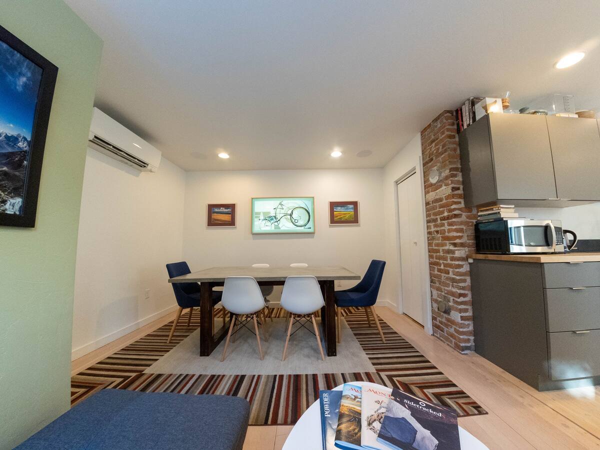 Building Photo - 542 N Black Ave