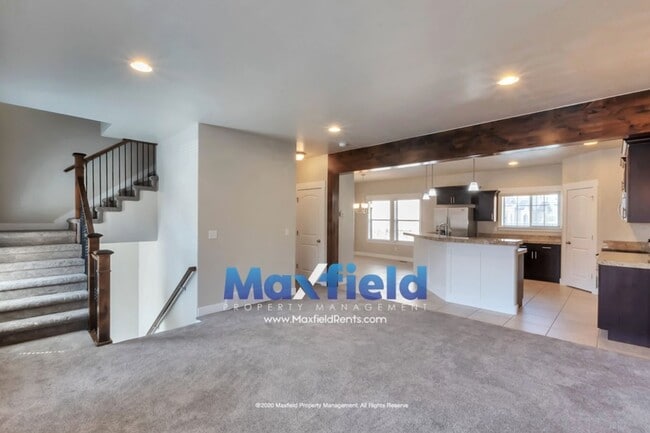 Building Photo - 3 BD + Office 2 BA 2 GA Luxury Townhouse  ...