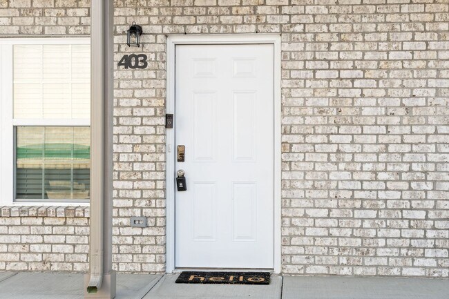 Building Photo - Modern Comforts in Clarksville – Stylish 2BR, 2.5BA Home Near Downtown