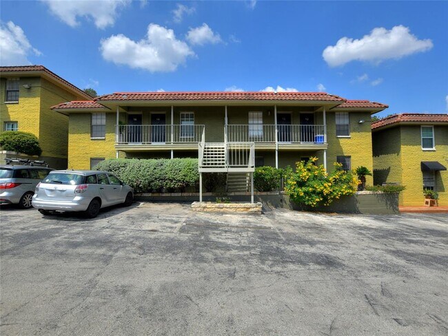 Building Photo - 2302 East Side Dr