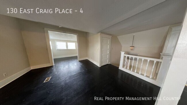 Building Photo - 130 E Craig Pl