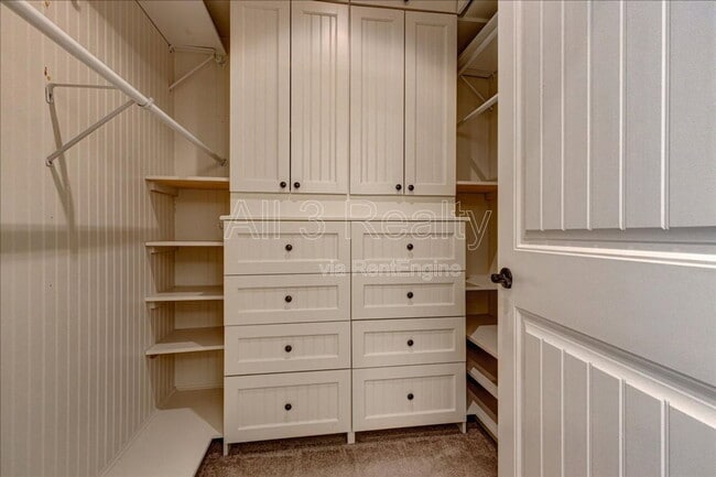 Building Photo - 1033 Pinehurst Dr