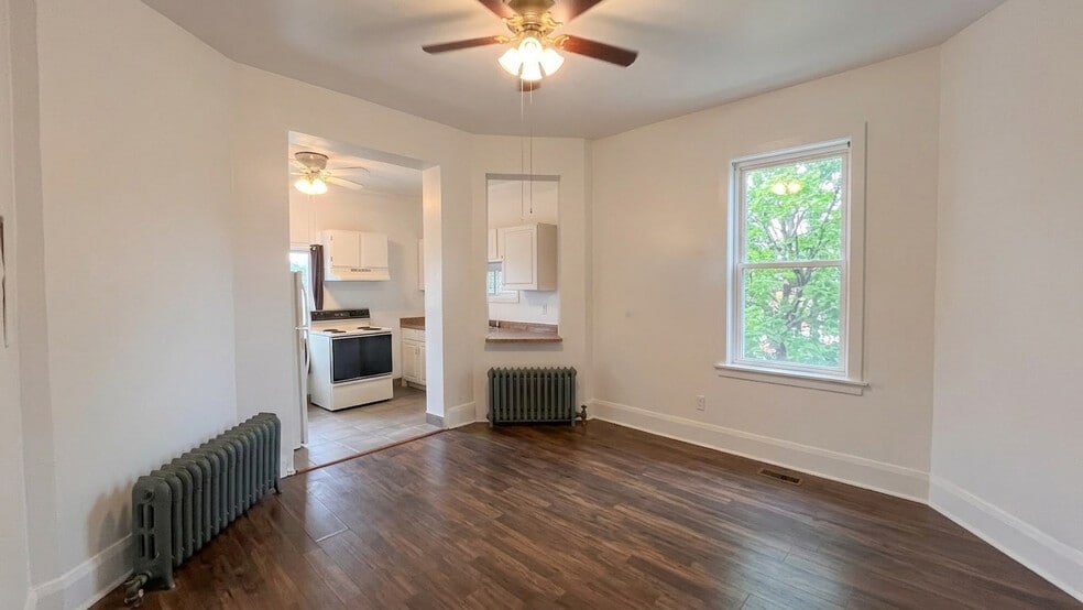 Building Photo - 5807 Hobart St