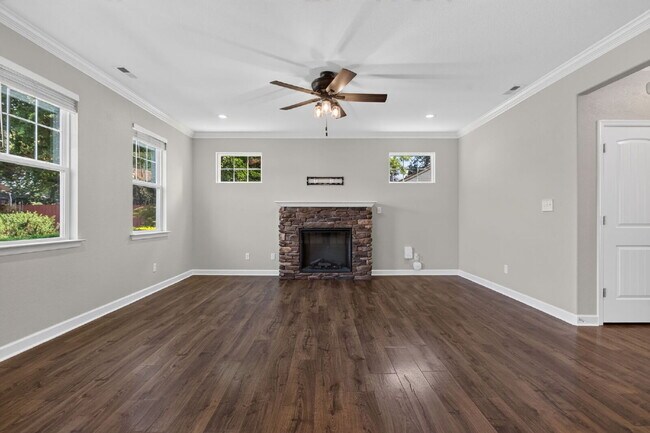 Building Photo - "Spacious 5-Bed featuring TWO PRIMARY SUITES with a beautiful backyard oasis in Norfolk!"