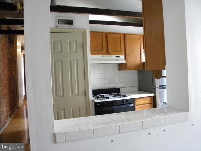 Building Photo - 935 S Charles St