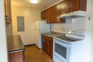 Building Photo - Bayview Towers