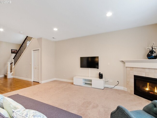 Building Photo - Gorgeous 4 Bed, 2.5 Bath Tuscany Home!