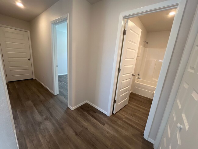 Building Photo - *Pre-leasing* NEWER Three Bedroom | Two Ba...