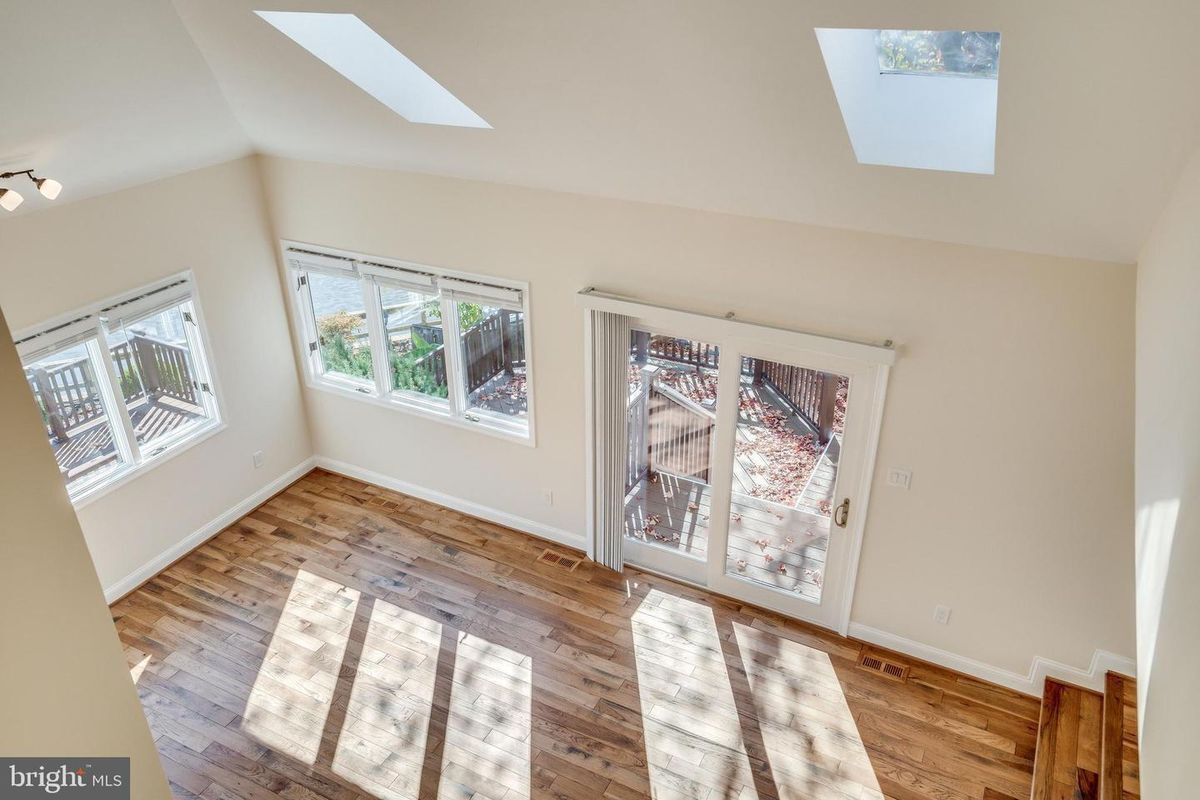 Building Photo - 6505 Gretna Green Way