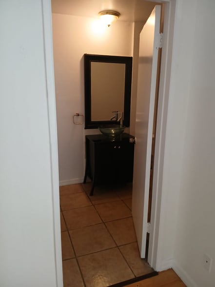 Building Photo - 1405 N New Hampshire Ave