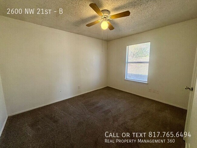 Building Photo - 2600 NW 21st-B