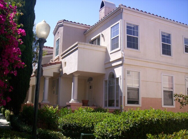 Building Photo - 1014 S Rossano Way