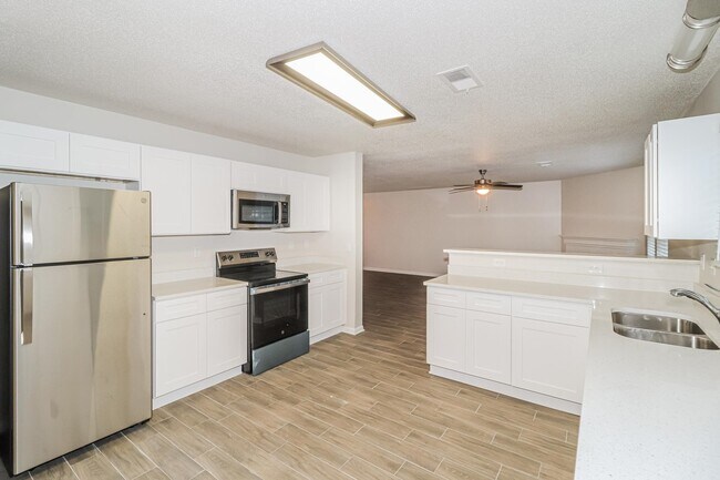 Building Photo - 10071 Branley Oak Dr