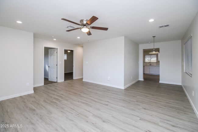 Building Photo - 410 N 97th St