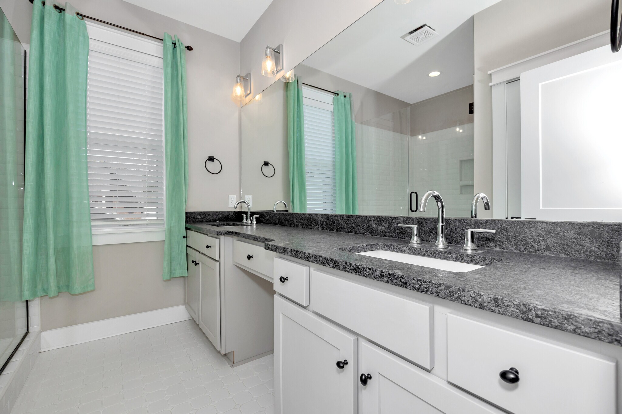 Building Photo - 2907 8th Ave SW