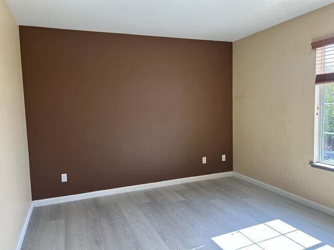 Building Photo - 37978 Spur Dr