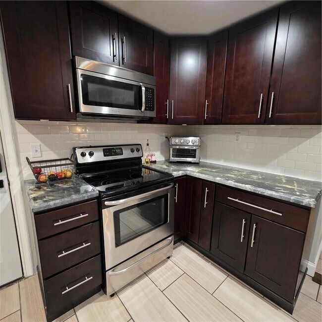 Building Photo - 149 Adam St