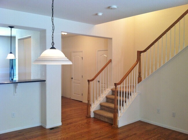 Building Photo - Beautiful and Chic Brownstone Residence Fa...