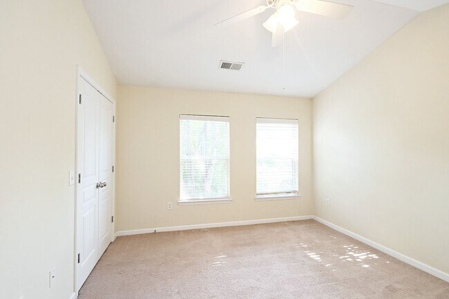 Building Photo - Student + Pet-Friendly Woodlands Condo with Community Amenities