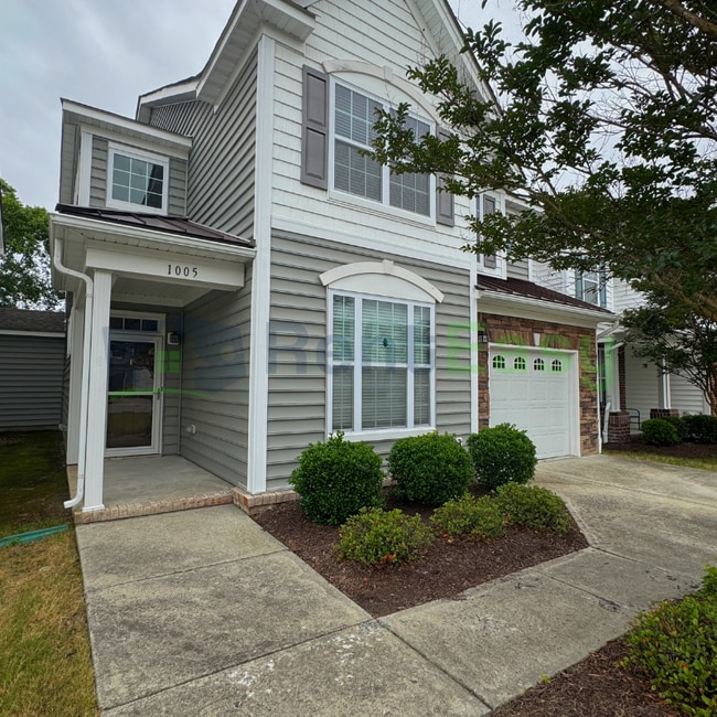 Primary Photo - 1005 Silver Charm Cir