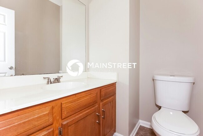 Building Photo - 4 Bedroom Pet-Friendly Home in Charlotte, NC with Main Street Renewal