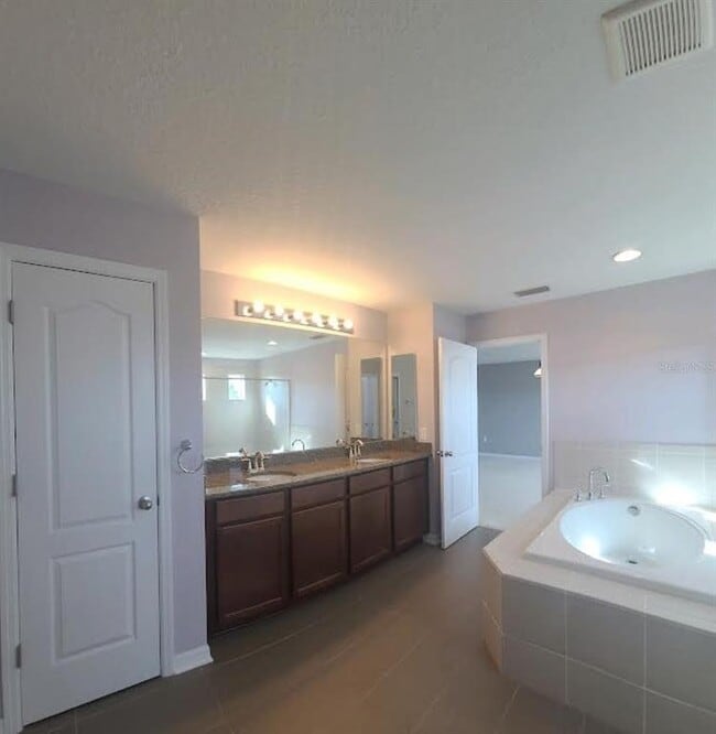 Building Photo - 1052 Ketzal Dr