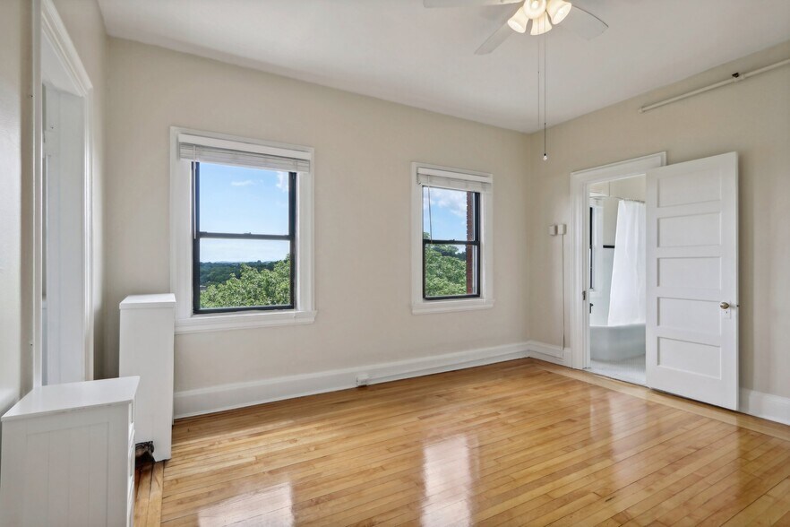 Building Photo - 1482 Beacon St