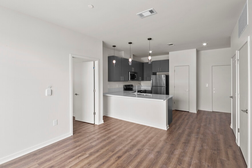 Primary Photo - The Flats at Carriage Commons