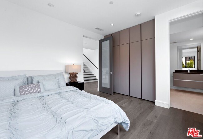 Building Photo - 2030 Talmadge St